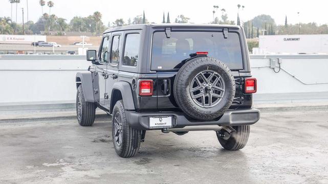 Photo of 2025 Black Clearcoat Jeep Wrangler