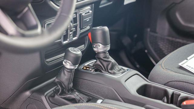 Photo of 2025 Black Clearcoat Jeep Wrangler