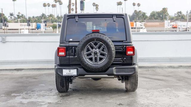 Photo of 2025 Black Clearcoat Jeep Wrangler