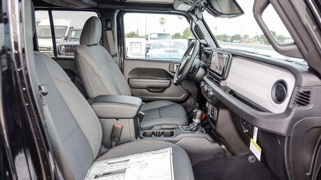 Photo of 2025 Black Clearcoat Jeep Wrangler