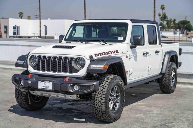 Photo of 2025 Bright White Clearcoat Jeep Gladiator