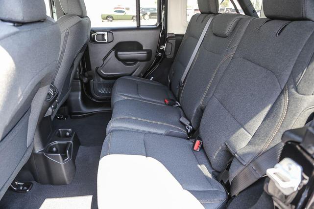 Photo of 2025 Black Clearcoat Jeep Wrangler