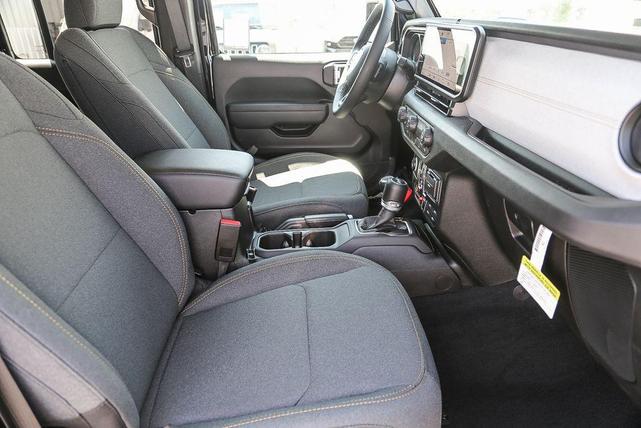 Photo of 2025 Black Clearcoat Jeep Wrangler