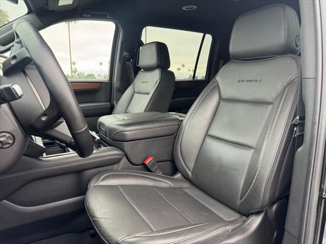 Photo of 2025 Onyx Black GMC Yukon XL