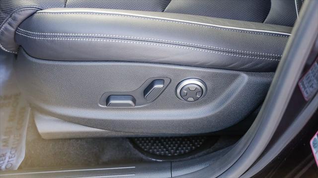 Photo of 2025 Vik Black Genesis GV70