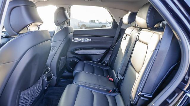 Photo of 2025 Vik Black Genesis GV70