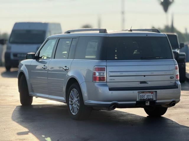 Photo of 2019 Ingot Silver Metallic Ford Flex
