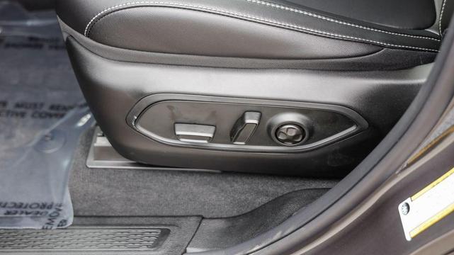 Photo of 2025 Baltic Gray Metallic Clearcoat Jeep Grand Cherokee L
