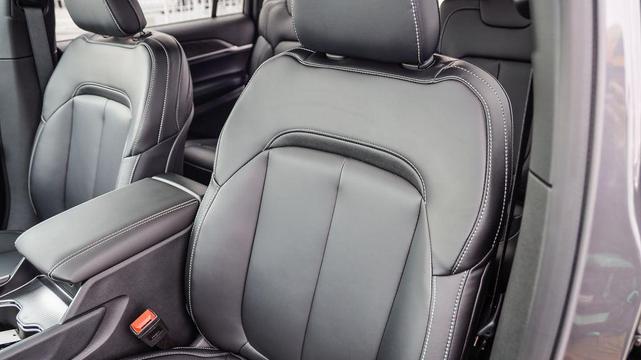 Photo of 2025 Baltic Gray Metallic Clearcoat Jeep Grand Cherokee L