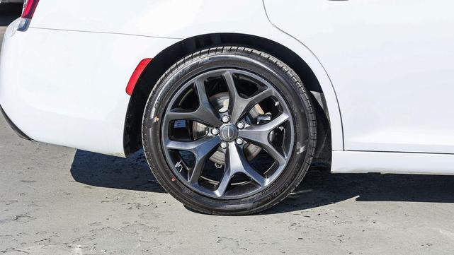 Photo of 2023 Bright White Clearcoat Chrysler 300