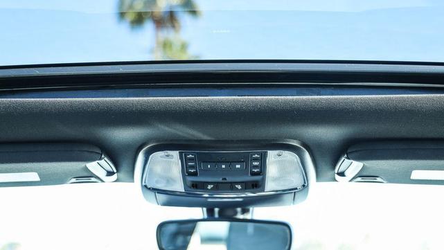 Photo of 2023 Bright White Clearcoat Chrysler 300