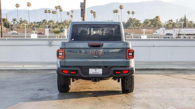 Photo of 2025 Anvil Clearcoat Jeep Gladiator