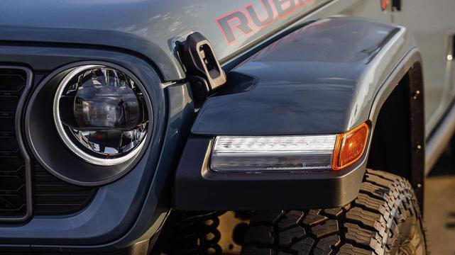 Photo of 2025 Anvil Clearcoat Jeep Gladiator