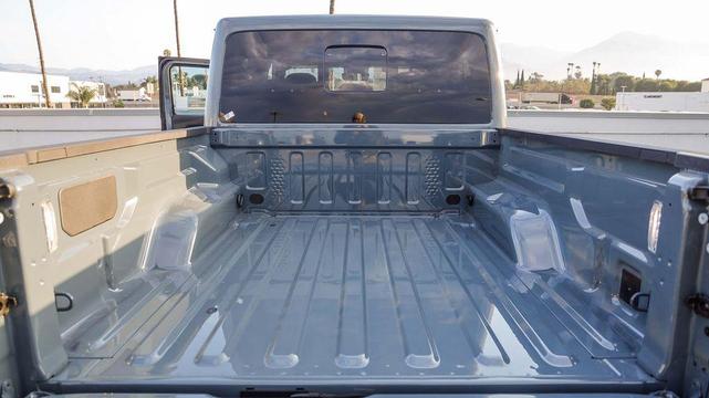 Photo of 2025 Anvil Clearcoat Jeep Gladiator