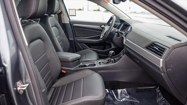 Photo of 2021 Grey Volkswagen Jetta