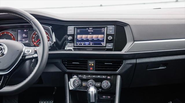 Photo of 2021 Grey Volkswagen Jetta
