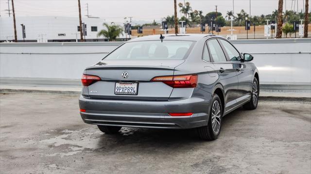 Photo of 2021 Grey Volkswagen Jetta