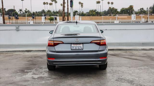 Photo of 2021 Grey Volkswagen Jetta