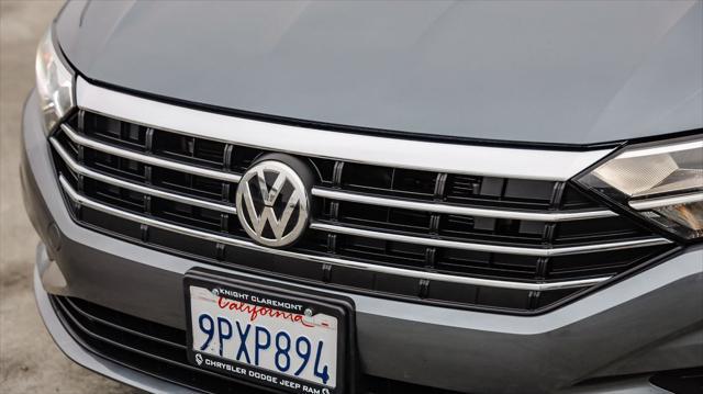 Photo of 2021 Grey Volkswagen Jetta