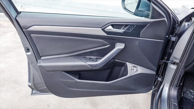 Photo of 2021 Grey Volkswagen Jetta