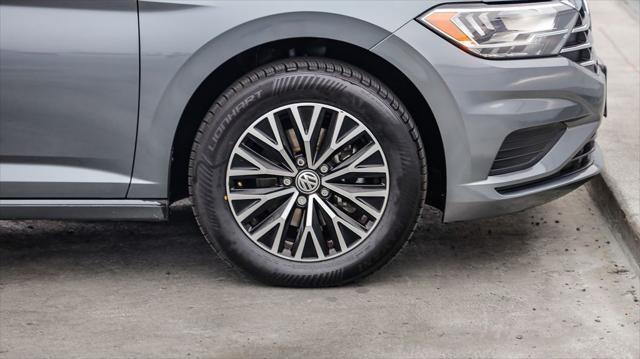 Photo of 2021 Grey Volkswagen Jetta