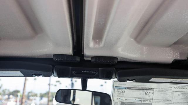Photo of 2025 Anvil Clearcoat Jeep Gladiator
