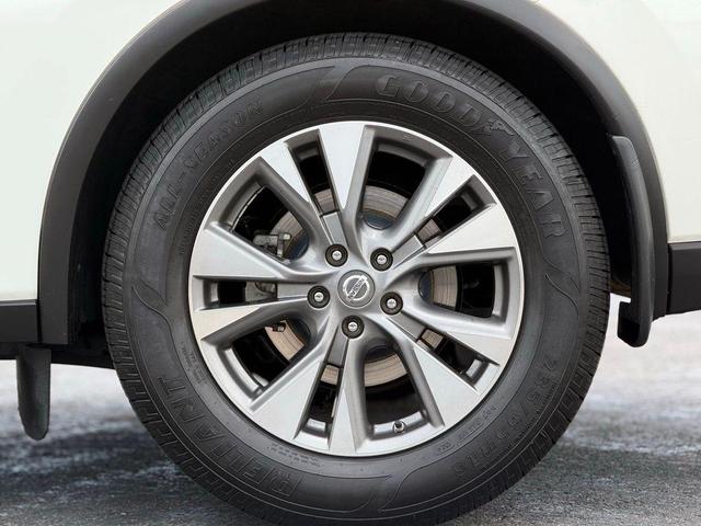 Photo of 2015 Pearl White Nissan Murano