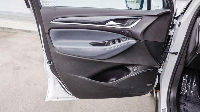 Photo of 2024 Summit White Buick Enclave
