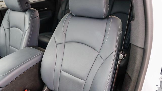 Photo of 2024 Summit White Buick Enclave