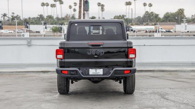 Photo of 2025 Black Clearcoat Jeep Gladiator