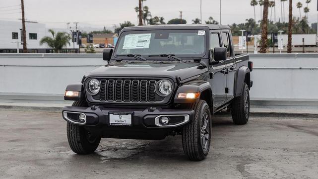 Photo of 2025 Black Clearcoat Jeep Gladiator