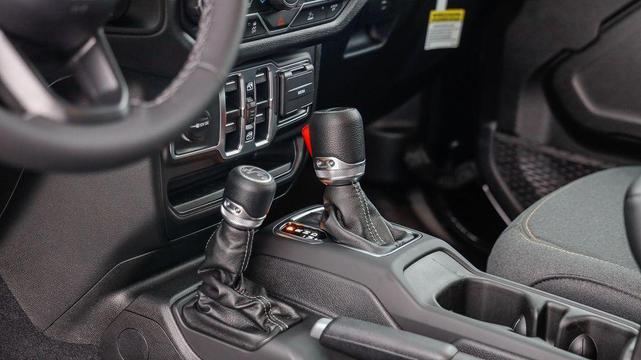 Photo of 2025 Black Clearcoat Jeep Gladiator