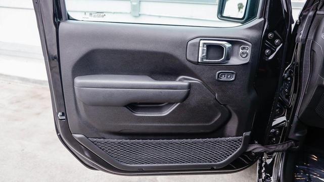 Photo of 2025 Black Clearcoat Jeep Gladiator