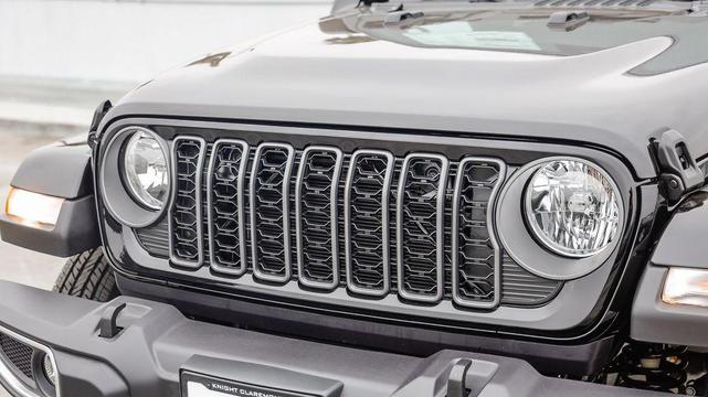 Photo of 2025 Black Clearcoat Jeep Gladiator