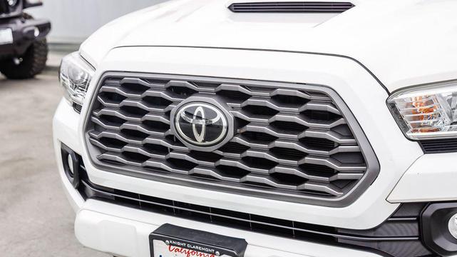 Photo of 2021 Super White Toyota Tacoma