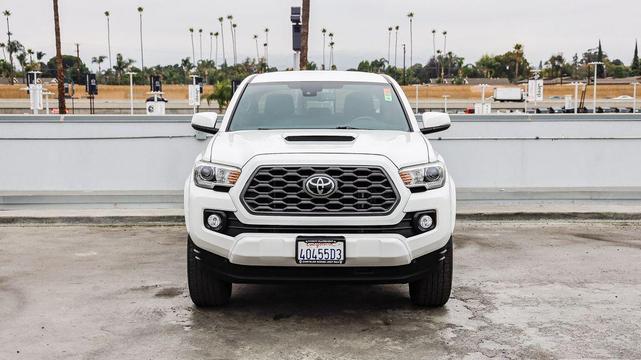 Photo of 2021 Super White Toyota Tacoma