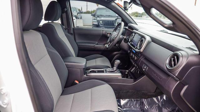 Photo of 2021 Super White Toyota Tacoma
