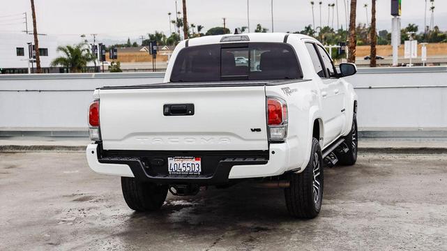 Photo of 2021 Super White Toyota Tacoma