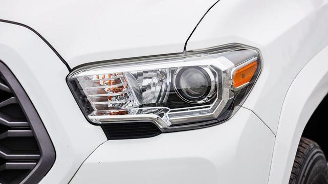 Photo of 2021 Super White Toyota Tacoma