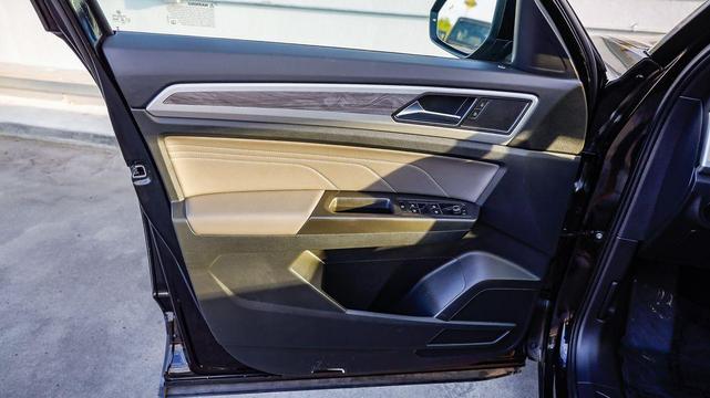 Photo of 2023 Deep Black Volkswagen Atlas Cross Sport