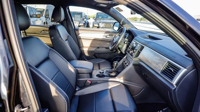 Photo of 2023 Deep Black Volkswagen Atlas Cross Sport