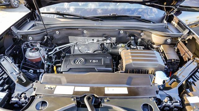 Photo of 2023 Deep Black Volkswagen Atlas Cross Sport