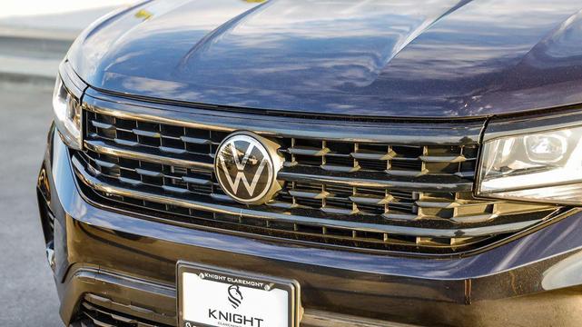 Photo of 2023 Deep Black Volkswagen Atlas Cross Sport