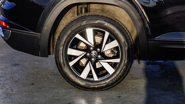 Photo of 2023 Deep Black Volkswagen Atlas Cross Sport