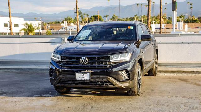 Photo of 2023 Deep Black Volkswagen Atlas Cross Sport