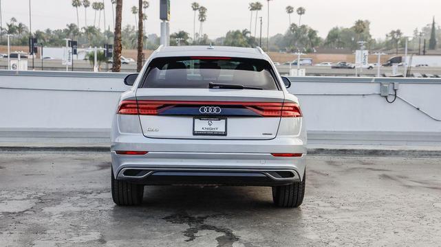 Photo of 2022 Florett Silver Metallic Audi Q8