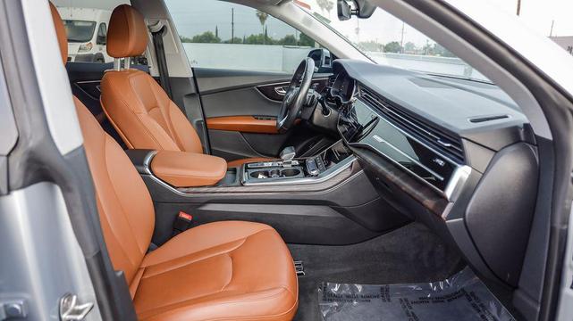 Photo of 2022 Florett Silver Metallic Audi Q8
