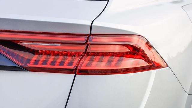 Photo of 2022 Florett Silver Metallic Audi Q8