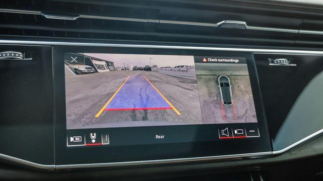 Photo of 2022 Florett Silver Metallic Audi Q8
