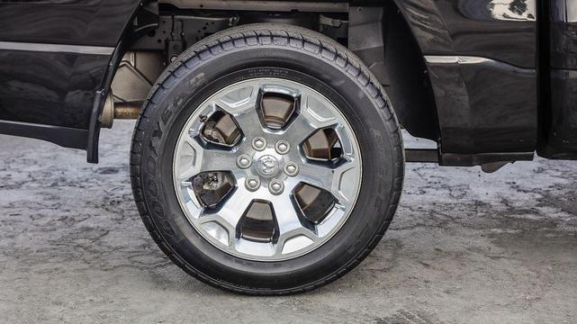 Photo of 2023 Diamond Black Crystal Pearlcoat RAM 1500